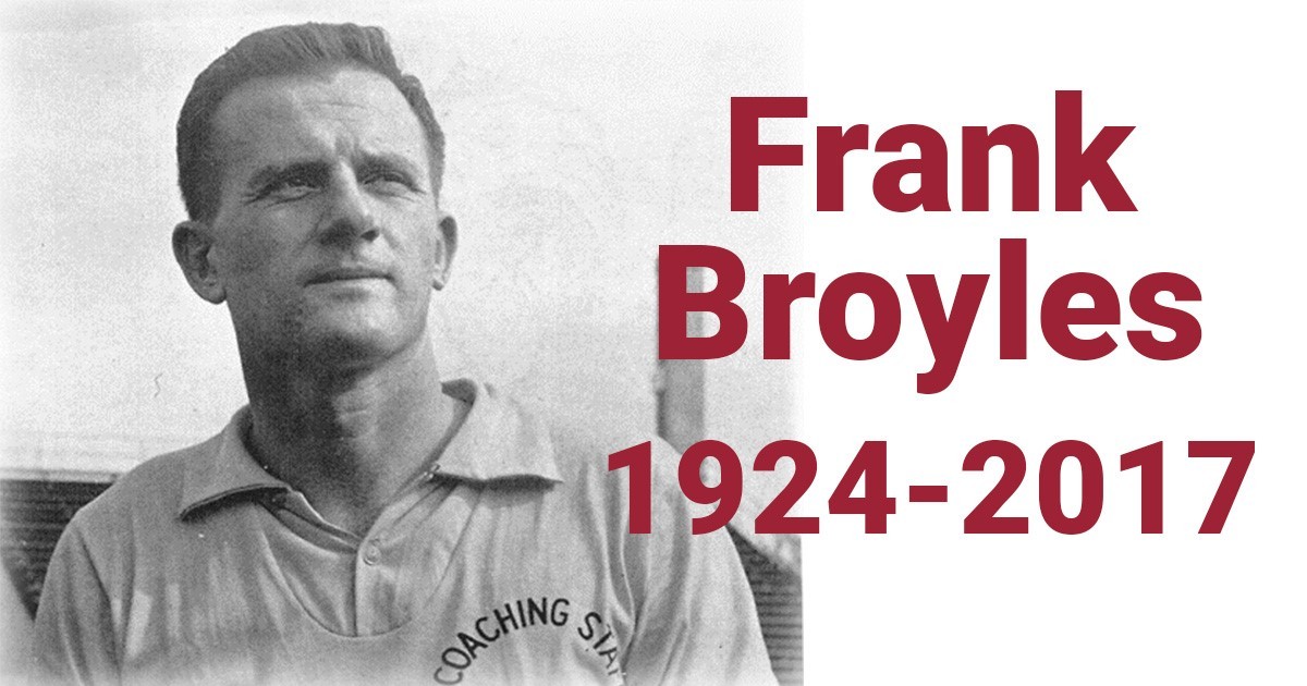 Legendary Arkansas football coach Frank Broyles dies at 92 - Talk