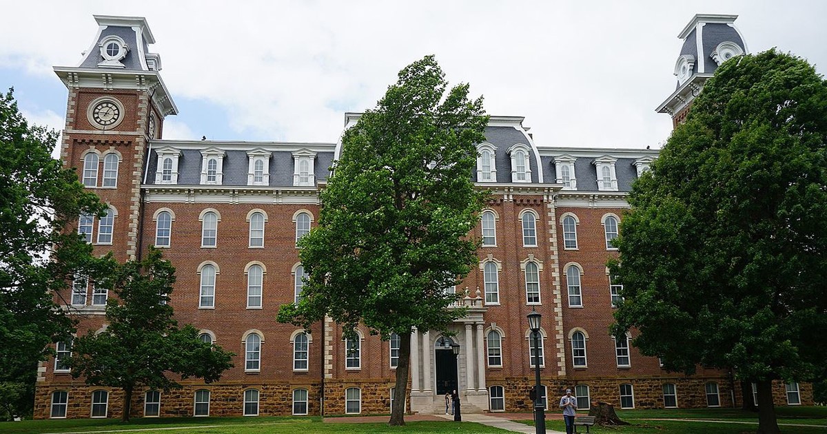 Charles Robinson named new chancellor of the University of Arkansas