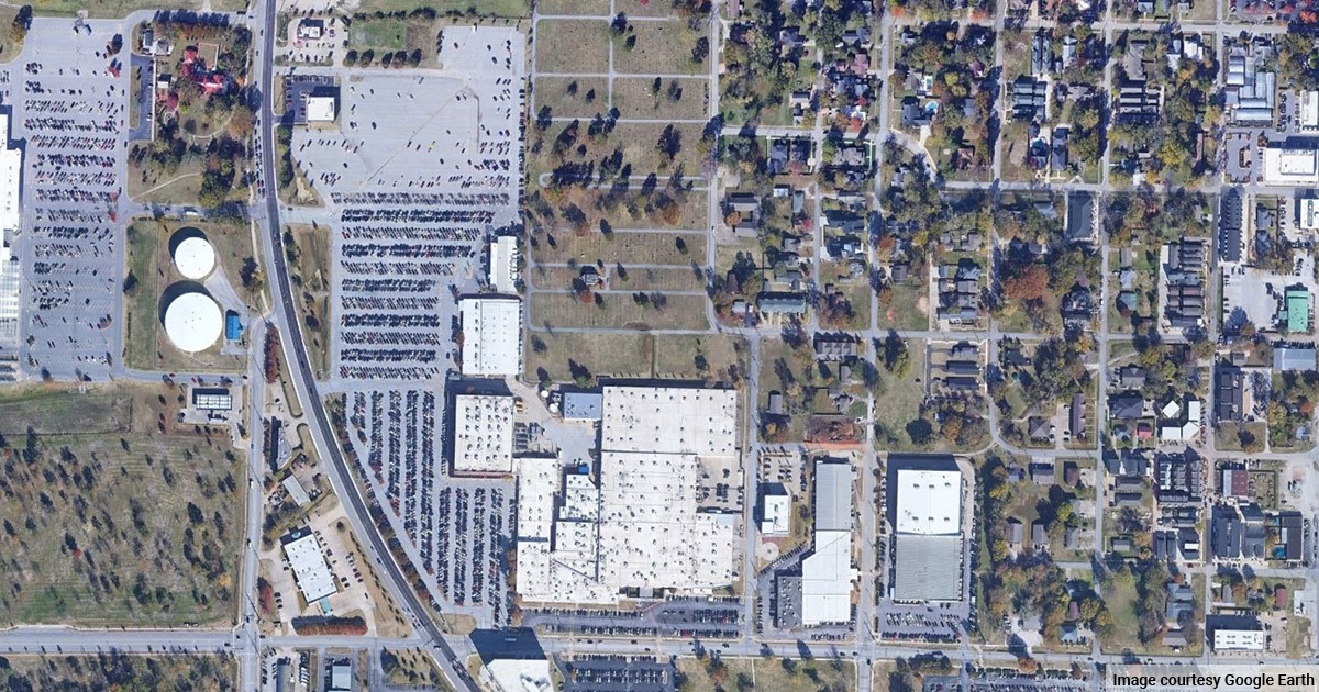 Walmart Center : Focus Property Group